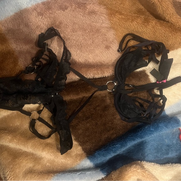 Black Lace Strappy Lingerie Set - Picture 2 of 3